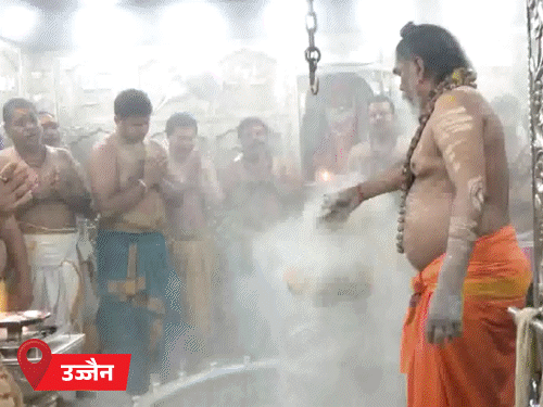 सावन का पहला सोमवार आज:काशी में बाबा विश्वनाथ के जलाभिषेक के लिए केवल 1 सेकेंड का वक्त; देवघर में 8KM लंबी लाइन