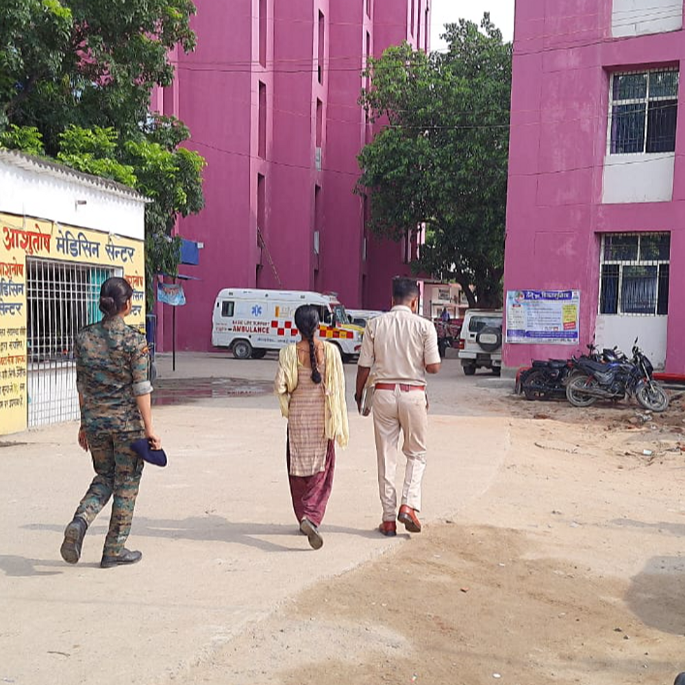पुलिस पर आवेदन बदलने के लिए दबाव देने का आरोप:किशोरी के लापता होने पर परिजन गए थे थाने, अपहरण की शिकायत कराई थी दर्ज