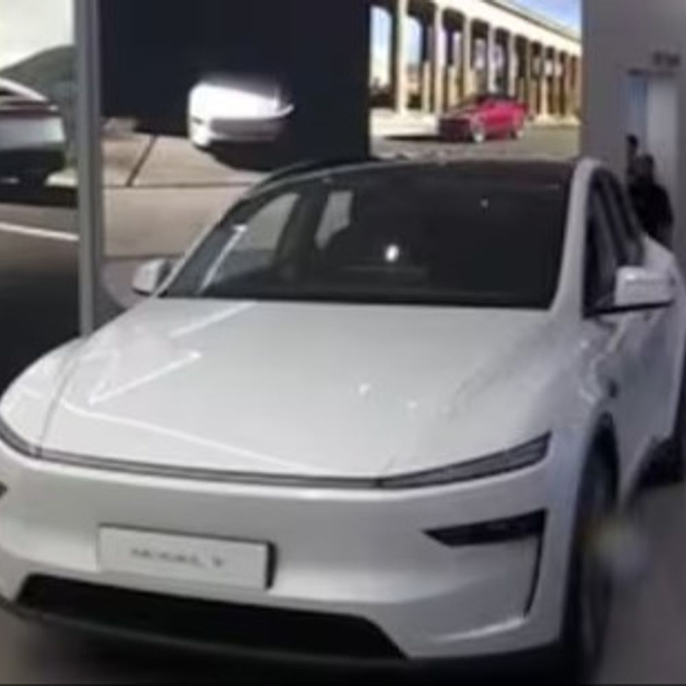 टेस्ला भारत में 8 चार्जिंग स्टेशन लगाएगी:इनमें एक बार में 252 गाड़ियां चार्ज हो सकेंगी, टाटा-महिंद्रा से मिलेगी चुनौती