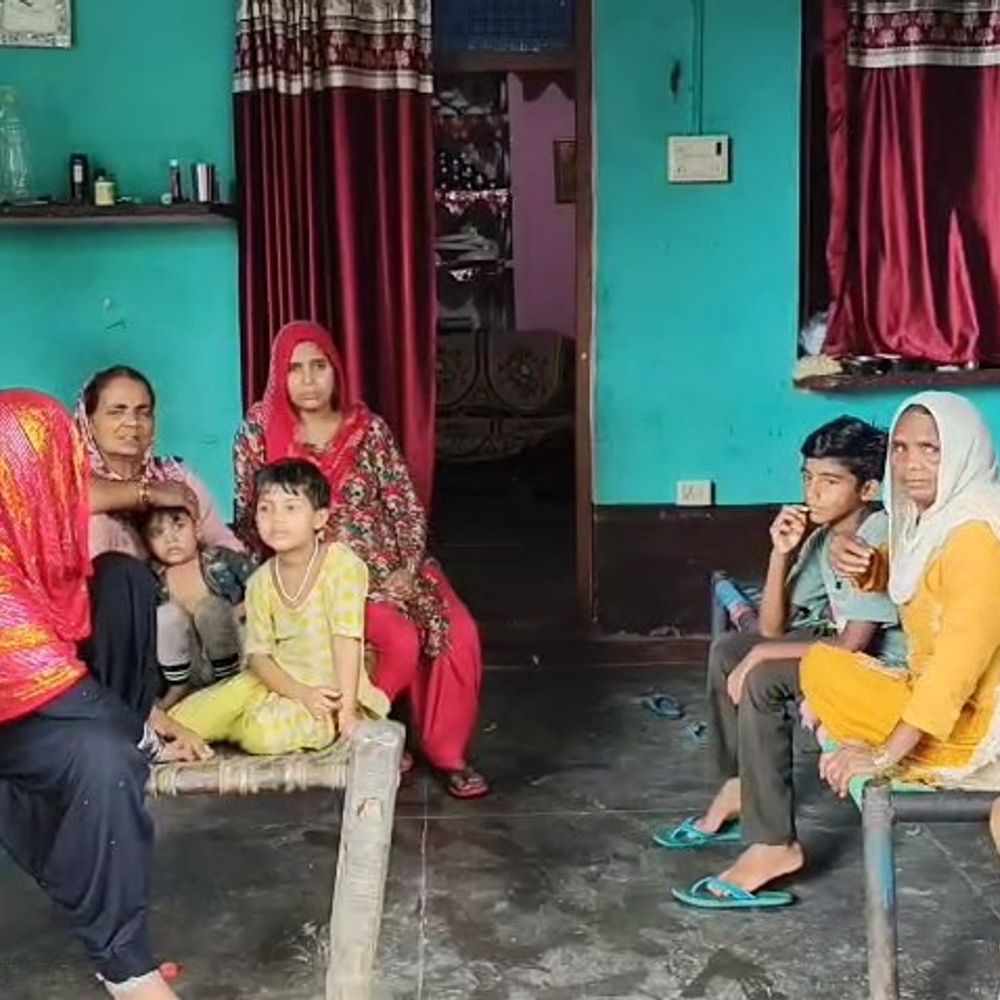 किसान के घर से लाखों के जेवरात और कैश चोरी:परिवार के लोग सोते रहे, सुबह घर के ताले टूटे मिले