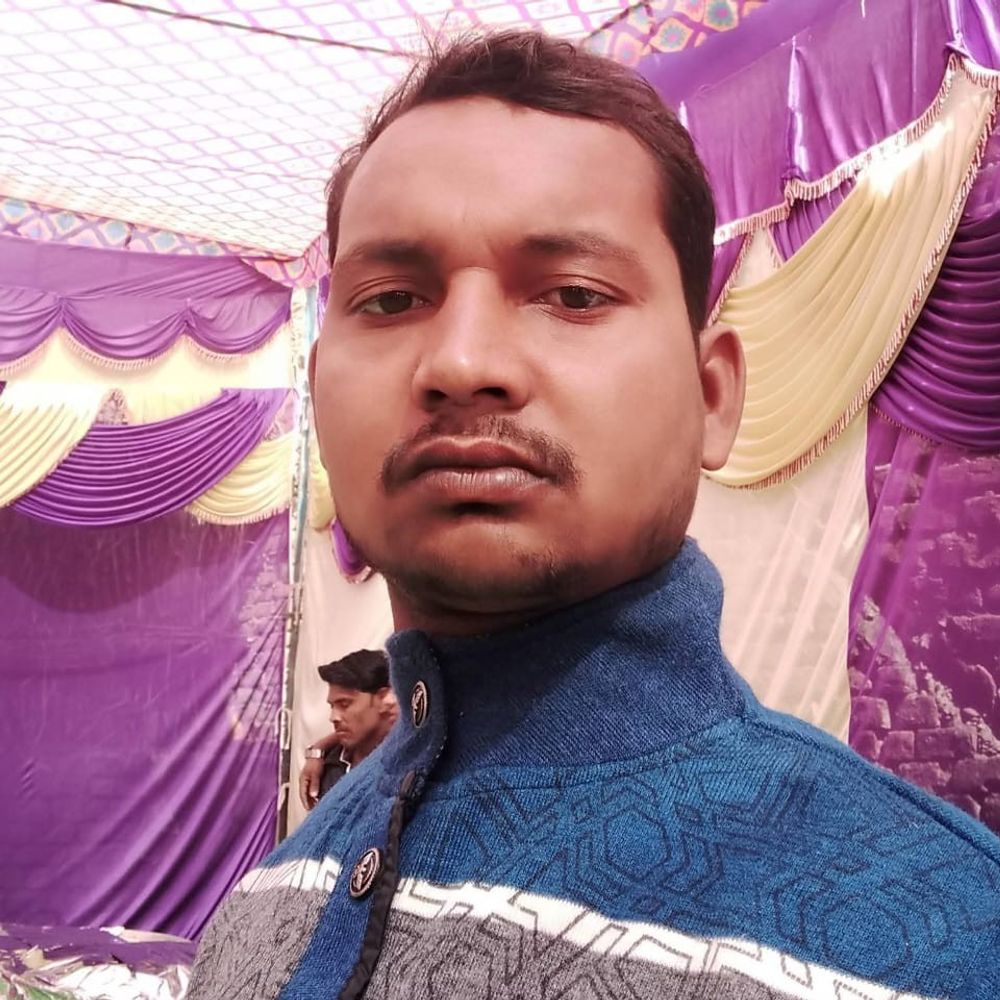 पिकअप में अज्ञात वाहन ने मारी टक्कर, परिचालक की मौत:बागपत के एक्सप्रेस- वे पर हुआ हादसा; चालक घायल