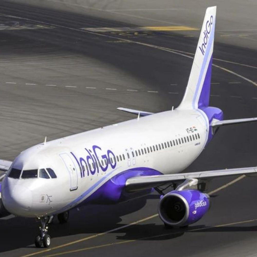 इंडिगो फ्लाइट की मुंबई में इमरजेंसी लैंडिंग:दिल्ली से गोवा जा रही थी; एयरलाइन कंपनी बोली- टेकऑफ के समय तकनीकी खराबी का पता चला