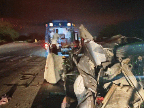 अजमेर-जयपुर नेशनल हाईवे पर कार पलटी, 4 की मौत:सांवलिया सेठ के दर्शन के लिए निकले थे, एक की हालत गंभीर