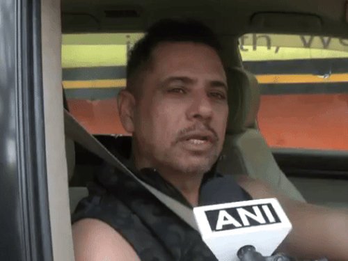 गुरुग्राम लैंड डील, रॉबर्ट वाड्रा के खिलाफ चार्जशीट दायर:साढ़े ₹7 करोड़ में जमीन ली, ₹58 करोड़ में बेची; बोले- मैं सरकार की राजनीति का शिकार