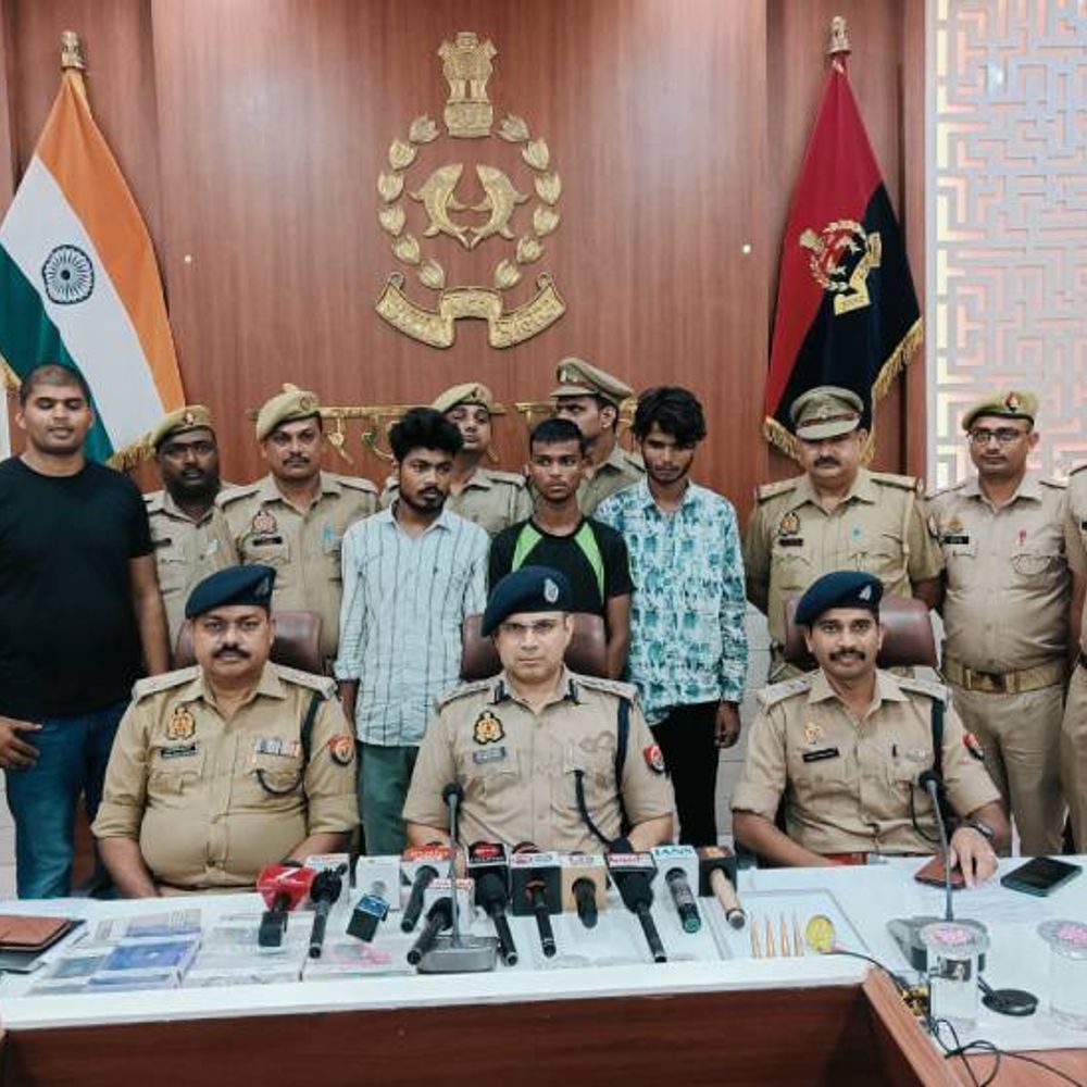 गोरखपुर में 3 शातिर चोर गिरफ्तार:डॉक्टर के घर से पोटली उड़ाई, 12 लाख का सोना देखकर उड़ गए थे चोरों के होश