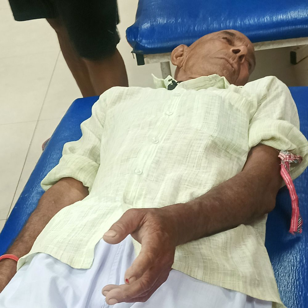 बारिश में बढ़े सर्पदंश के मामले:हाथरस में 24 घंटे में 8 लोगों को सांप ने काटा, 2 की हालत गंभीर