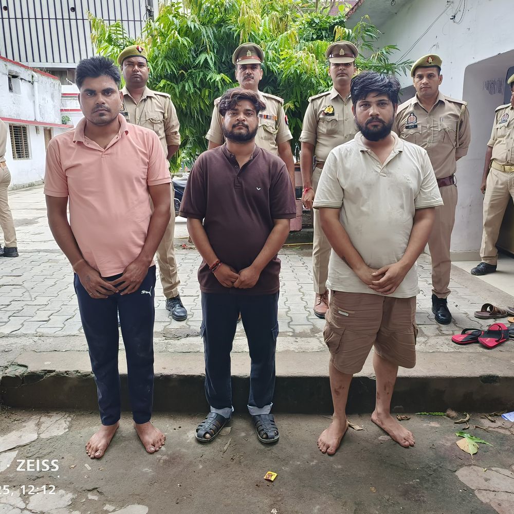 बस स्टैंड से युवक का अपहरण, 3 आरोपी गिरफ्तार:कार और हमले में इस्तेमाल हथियार बरामद