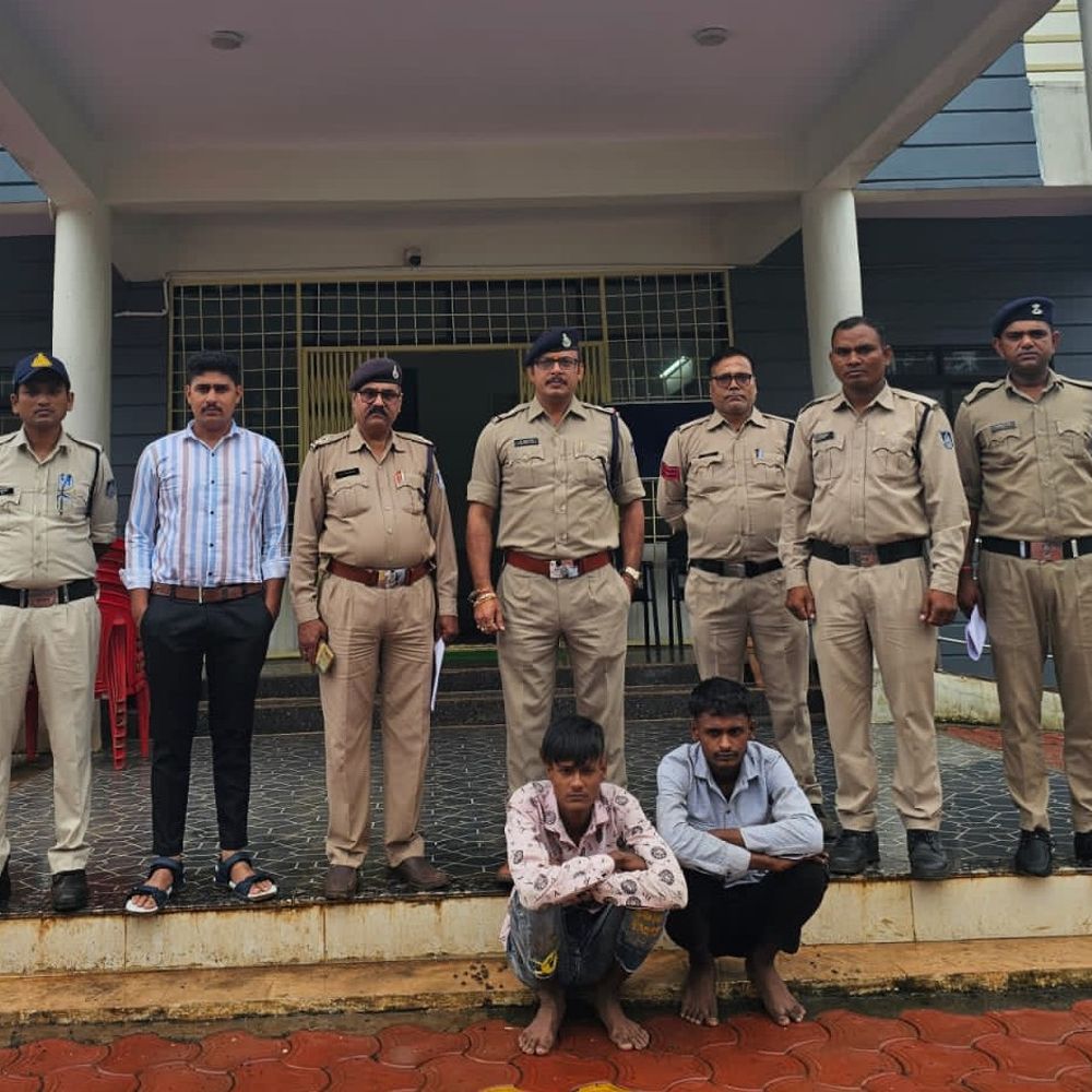 2000 रुपये के विवाद में युवक की हत्या:बीयर पिलाकर चाकू से गला रेता, पत्थर से कुचला; दो आरोपी पकड़े