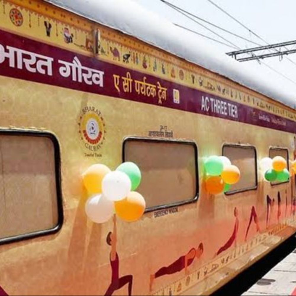 झांसी से किश्तों पर भारत गौरव ट्रेन में मिलेगा टूर:13 सितंबर को चलेगी ट्रेन, 9 रात और 10 दिन का होगा सफर