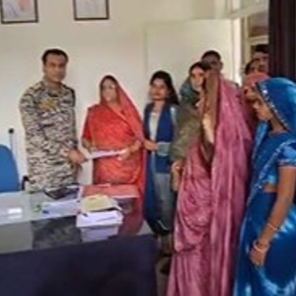 जनपद सीईओ बोले- चौका-चूल्हा करो, यही तुम्हारा काम है:अटेर जनपद की बैठक में महिला सदस्यों से अभद्र व्यवहार करने का आरोप, थाने पहुंचीं जनप्रतिनिधि