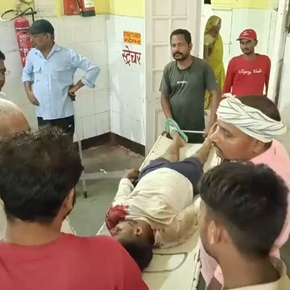सीतापुर में मवेशी से टकराई बाइक:नेशनल हाइवे 30 पर हादसे में पिता-पुत्र की मौत, परिवार में शोक की लहर