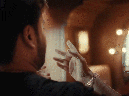 एड के लिए मोहनलाल ने पहने औरतों के गहने:एक्टर का फेमिनिन साइड देख यूजर्स हैरान, बोले- इतना बढ़िया कोई एक्ट्रेस भी नहीं कर सकती