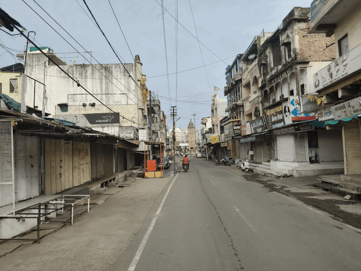 राजपूत छात्रावास में लाठीचार्ज के विरोध में हरदा बंद:व्यापारियों का समर्थन, पुलिस बल तैनात; दोपहर में निकलेगी न्याय यात्रा