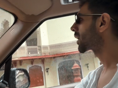 कार्तिक आर्यन कार चलाकर जयपुर पहुंचे:होटल पहुंचने पर करण जौहर ने किया स्वागत, मोर देखे; अब पिंकसिटी में शुरू होगी शूटिंग