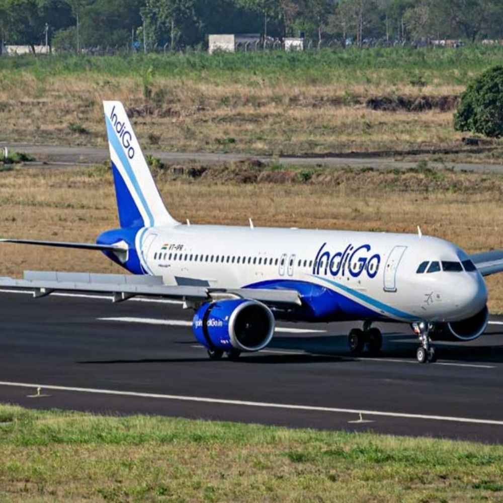 इंडिगो की चेन्नई-गुवाहाटी फ्लाइट में बुजुर्ग की तबीयत बिगड़ी:ग्लूकोज लेवल डाउन हुआ, आर्मी डॉक्टर ने इलाज किया; सेना ने सराहना की