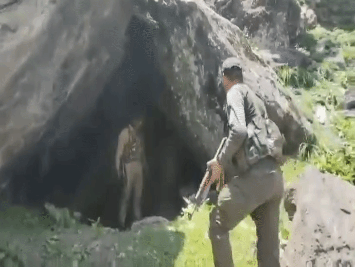 जम्मू-कश्मीर में आतंकवादियों-सुरक्षा बलों के बीच एनकाउंटर शुरू:किश्तवाड़ में जैश-ए-मोहम्मद के आतंकी घिरे; 24 दिन पहले उधमपुर में 1 आतंकी मारा गया था