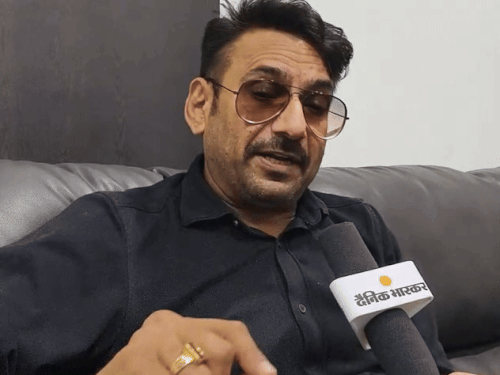 सिंगर गजेंद्र फोगाट ने कहा-हरियाणवी गाने बैन में रोल नहीं:CM के OSD बोले-पाकिस्तान की छोरी गाने पर धमकी मिली; 'बम लहरी' फिर ट्रेंडिंग में