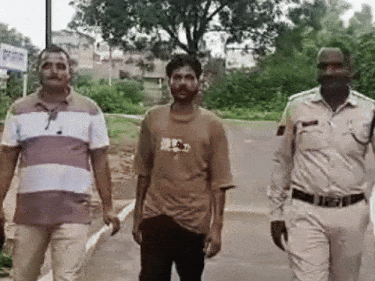 45 लाख की साइबर ठगी का आरोपी विदिशा से गिरफ्तार:अनूपपुर में BJP नेता के बेटे को CBI अधिकारी बनकर डराया; लैपटॉप-मोबाइल जब्त