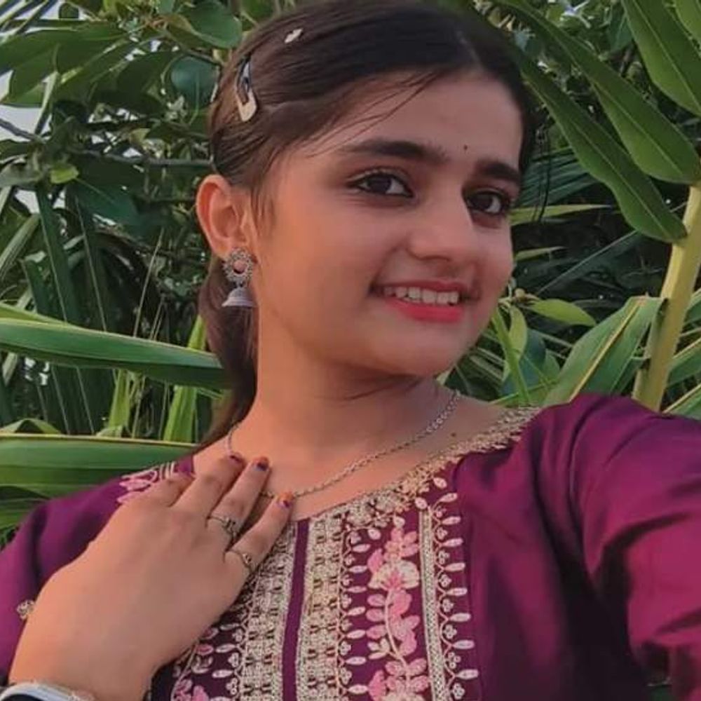 इंदौर में नाबालिग ने किया सुसाइड:माता-पिता घर पर नही थे, शाम को मां आई तो फंदे पर लटका देखा