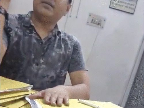 लखनऊ नगर निगम बाबू के खिलाफ एक्शन:जोन 1 से हटाया गया, म्यूटेशन पर मांगी थी 50 हजार रुपए की घूस