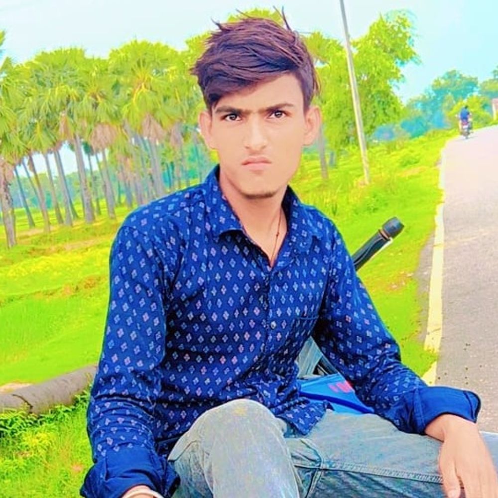 नवादा में खेत में मिला युवक का शव:दोस्त के साथ निकला था घर से, परिजन ने हत्या की जताई आशंका