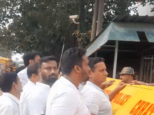 चैतन्य की गिरफ्तारी का विरोध...33 जिलों में आज चक्काजाम:बिलासपुर-रायपुर NH ब्लॉक रहेगा, दुर्ग-बस्तर-सरगुजा संभाग में भी नाकेबंदी;12 से 2 बजे तक कांग्रेस का प्रदर्शन