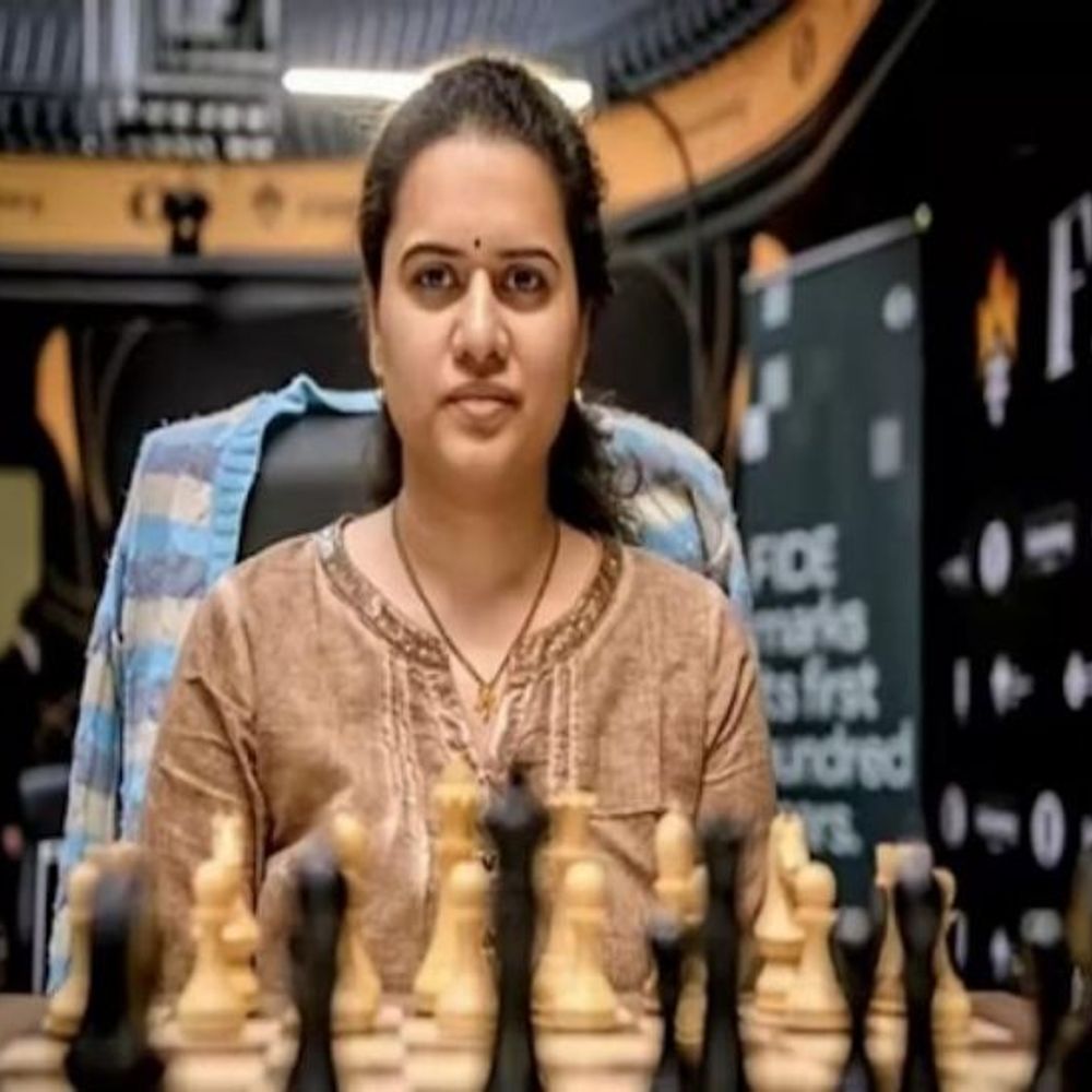 FIDE विमेन वर्ल्ड कप:कोनेरू हंपी  सेमीफाइनल में पहुंचने वाली पहली भारतीय महिला बनीं; वैशाली को मिली हार