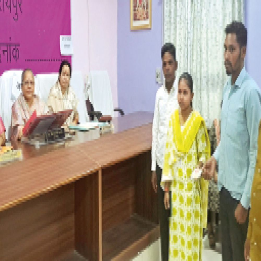 महिला आयोग ने युवक को मानसिक रोगी अस्पताल भेजने कहा:युवक की मानसिक स्थिति ठीक नहीं, यह सच छिपाकर युवती से कराई शादी, 7 साल से दामाद की देखभाल कर रहे थे सास-ससुर
