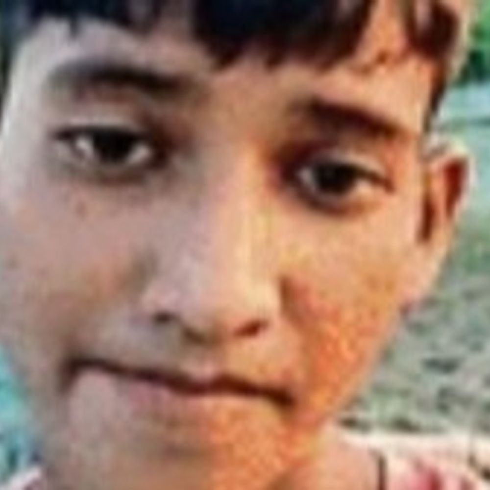 देवरिया में सड़क हादसे में युवक की मौत:दो लोग घायल, परिजनों का रो-रोकर बुरा हाल
