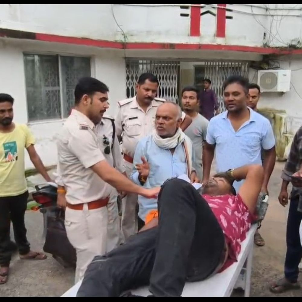 उमरिया में युवक पर फायरिंग, हाथ-पैर में गोली लगी:पुलिस ने कहा- पुरानी रंजिश में नकाबपोश बदमाशों ने हमला किया