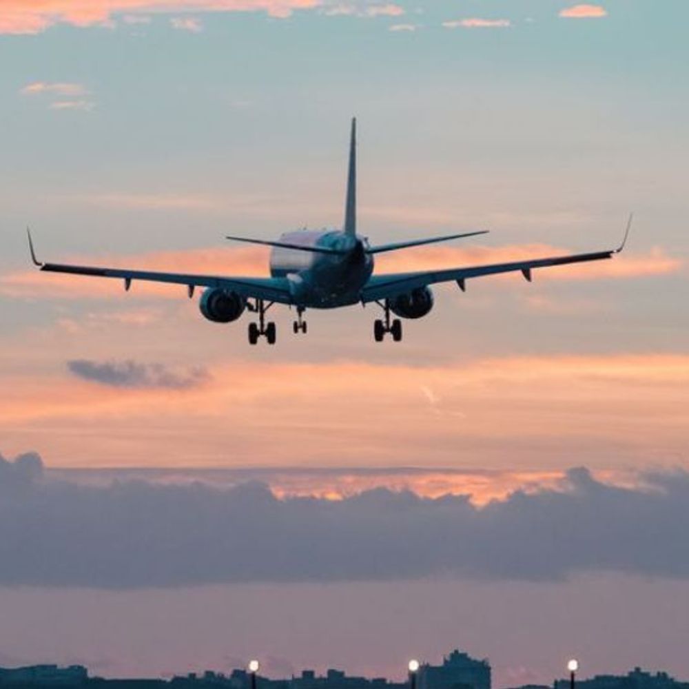 76% ने माना-एयरलाइंस का सेफ्टी से ज्यादा एडवर्टाइजमेंट पर खर्चा:लोकलसर्किल्स के 44 हजार पैसेंजर्स के सर्वे के डेटा, यात्रियों का विमानन कंपनियों से भरोसा घटा