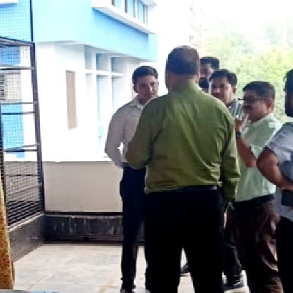 जेपी अस्पताल का CMHO ने किया औचक निरीक्षण:टोकन सिस्टम बंद, जलभराव और लैब शिफ्टिंग में देरी पर जताई नाराजगी