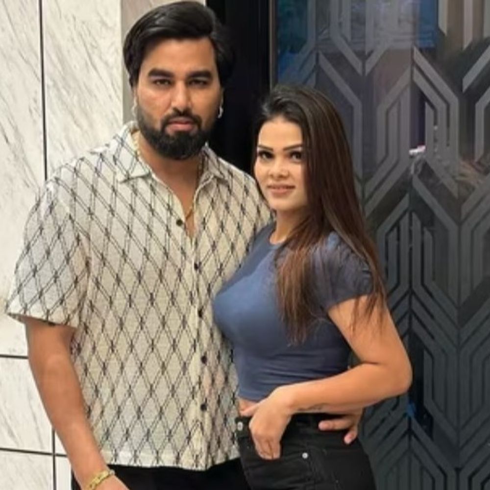 हरियाणा के यूट्यूबर अरमान मलिक की पत्नी को धार्मिक सजा:काली माता मंदिर में सफाई करेंगी; वीडियो बनाकर फंसीं, बिग बॉस में नजर आ चुके