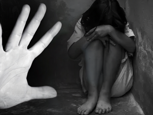 The youth lured the minor girl and took her away | नाबालिग लड़की को बहला-फुसलाकर ले गया युवक: 18 दिनों तक बंधक बनाकर रेप,धमकियां भी दी – Sikar News