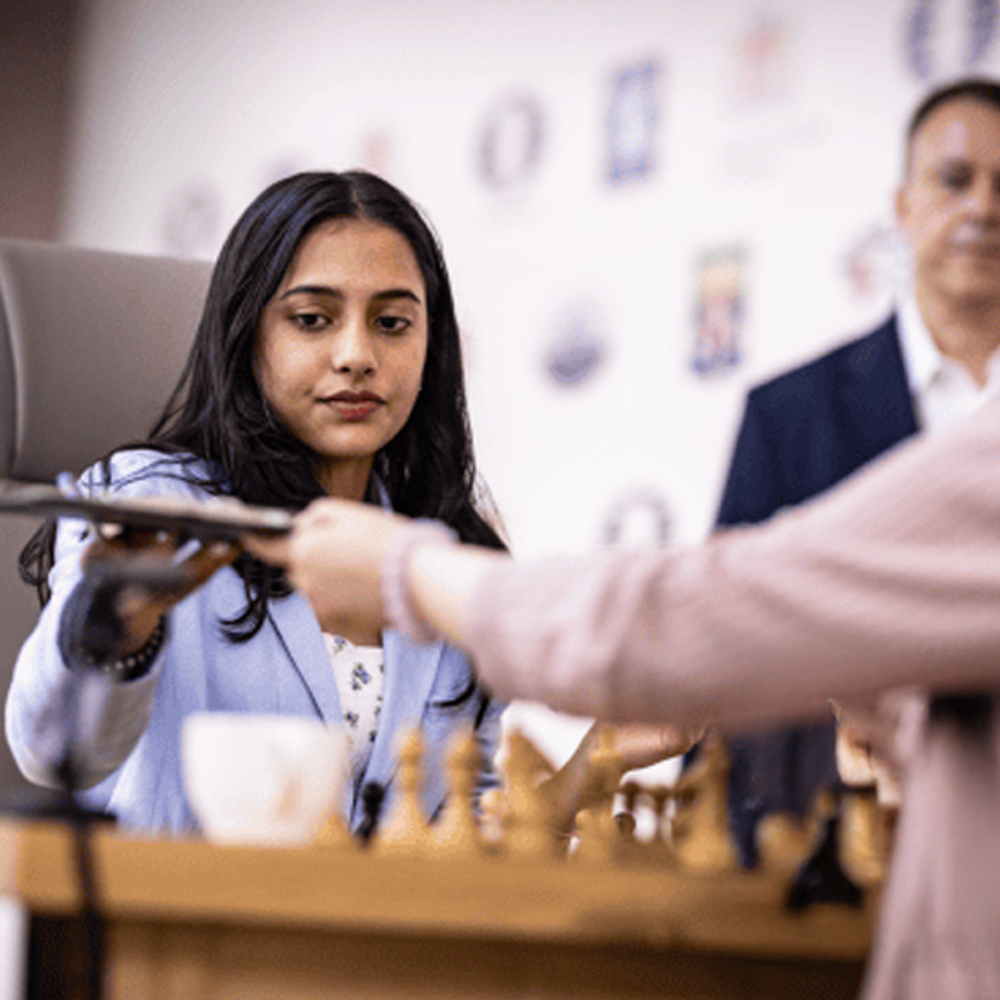 दिव्या FIDE विमेंस कप के फाइनल में पहुंची:ऐसा करने वाली पहली भारतीय; हम्पी का फैसला आज टाई-ब्रेकर मैच से होगा