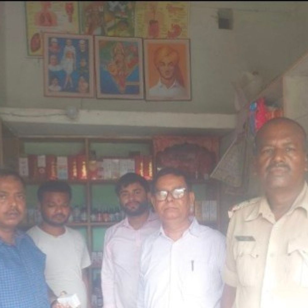 खगड़िया में अवैध दवा दुकान पर छापा:43 प्रकार की दवाएं जब्त, दुकान संचालक के खिलाफ कार्रवाई शुरू