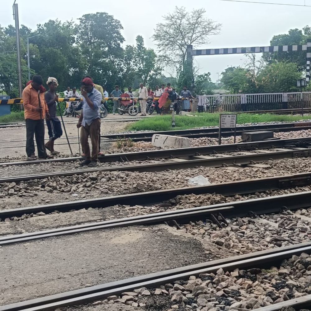 चौमुहा सियाना का रेलवे फाटक 5 दिन बंद:25 से 30 जुलाई तक सुबह 8 से 4 बजे तक बंदी, बड़ी आबादी होगी प्रभावित