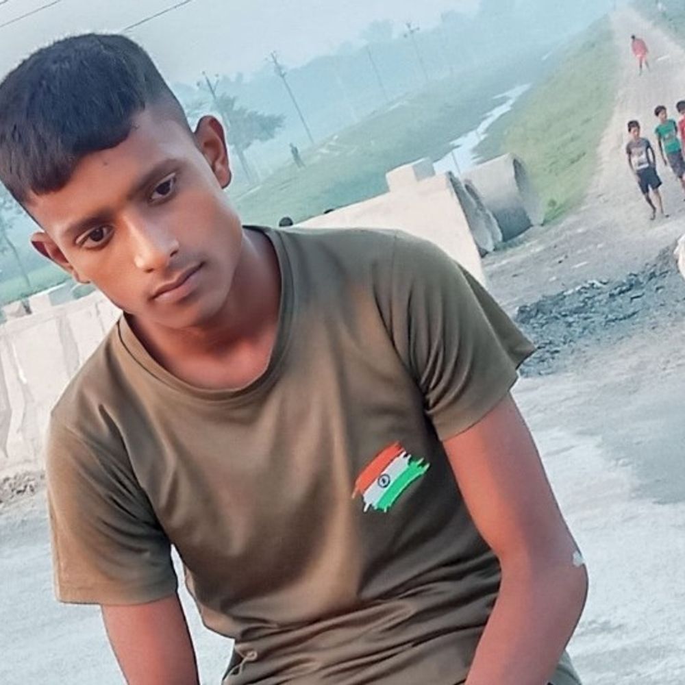 सहरसा में युवक ने फंदे से लटककर दी जान:बंद कमरे में लगाई फांसी,परिजन बोले-नहीं समझ पा रहे कि किस वजह से की खुदकुशी