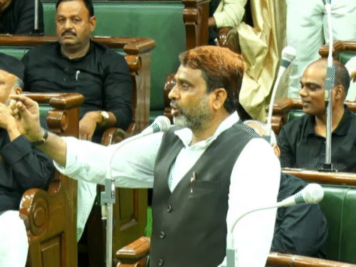 'दाढ़ी-टोपी और मस्जिद देखकर सोचते हो हम बांग्लादेशी हैं':AIMIM विधायक अख्तरुल ईमान बोले-बंटवारे के वक्त सीमांचल करवट बदलता तो भारत के 2 टुकड़े हो जाते