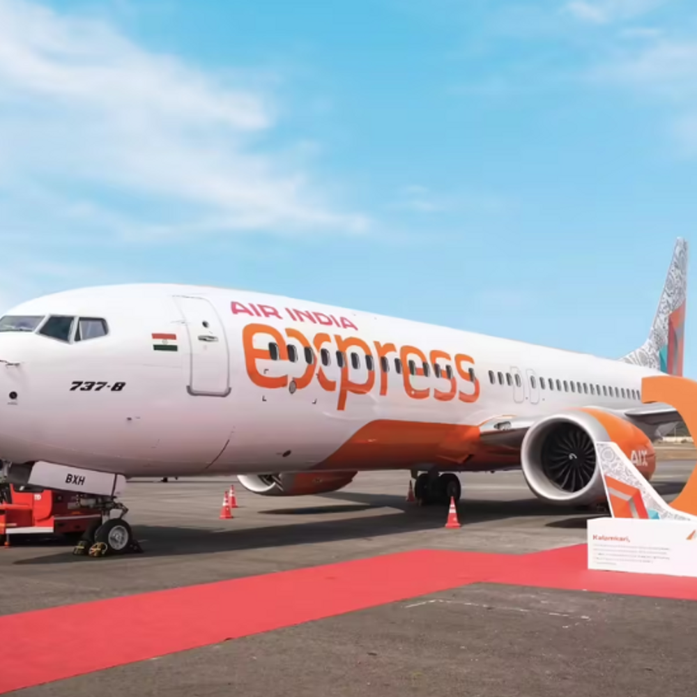 दिल्ली एयरपोर्ट पर टेकऑफ से पहले प्लेन में खराबी:स्पीड दिखाने वाली स्क्रीन बंद हुई; मुंबई जा रही एअर इंडिया एक्सप्रेस की फ्लाइट रोकी गई