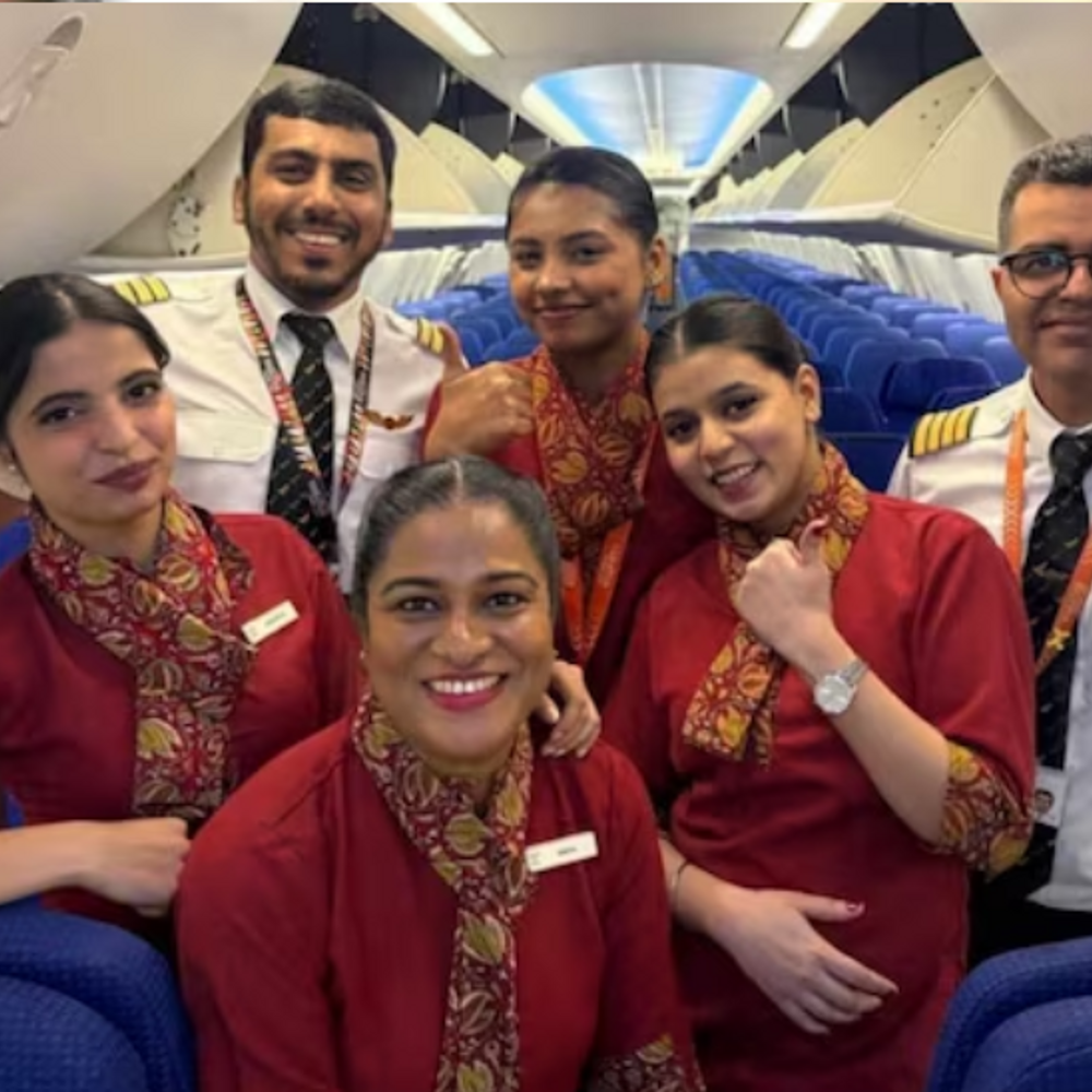 फ्लाइट में थाई महिला ने बच्चे को जन्म दिया:केबिन क्रू ने डिलीवरी करवाई; मस्कट से मुंबई आ रहा था एअर इंडिया एक्सप्रेस का विमान