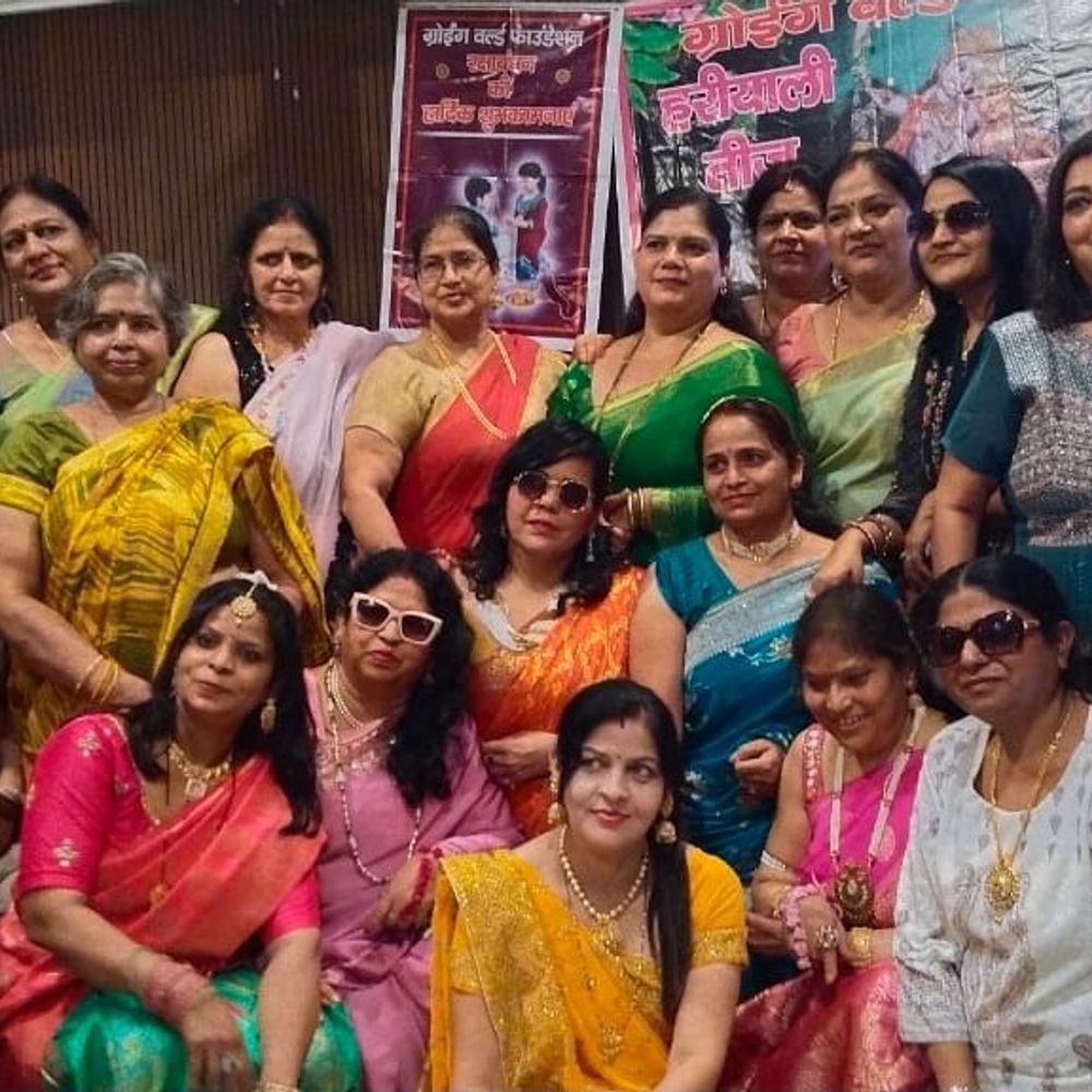 मेरठ में ग्रोइंग वर्ल्ड फाउंडेशन क्लब का तीज उत्सव:सावन की रिमझिम में कविता और डांस से मनाया जश्न