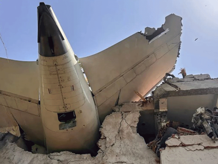 अहमदाबाद प्लेन क्रैश- मलबे में मिले 26 मानव अवशेष:7 का अंतिम संस्कार परिजन ने किया, बाकी 19 का अस्पताल प्रशासन ने