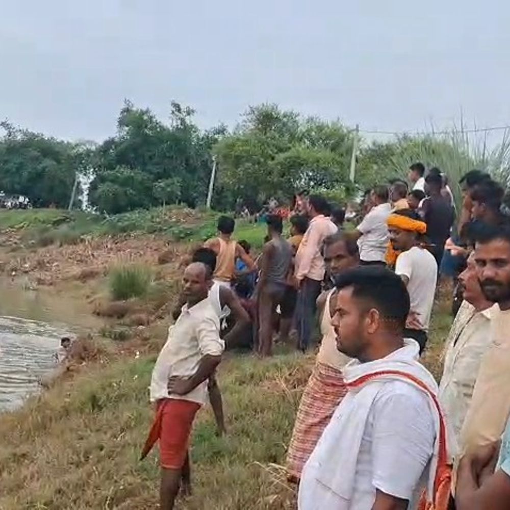 कैमूर में नदी में नहाने के दौरान बहे 4 बच्चे:11 वर्षीय किशोर डूबा, तीन दोस्त तैरकर निकले; SDRF की टीम खोज में जुटी