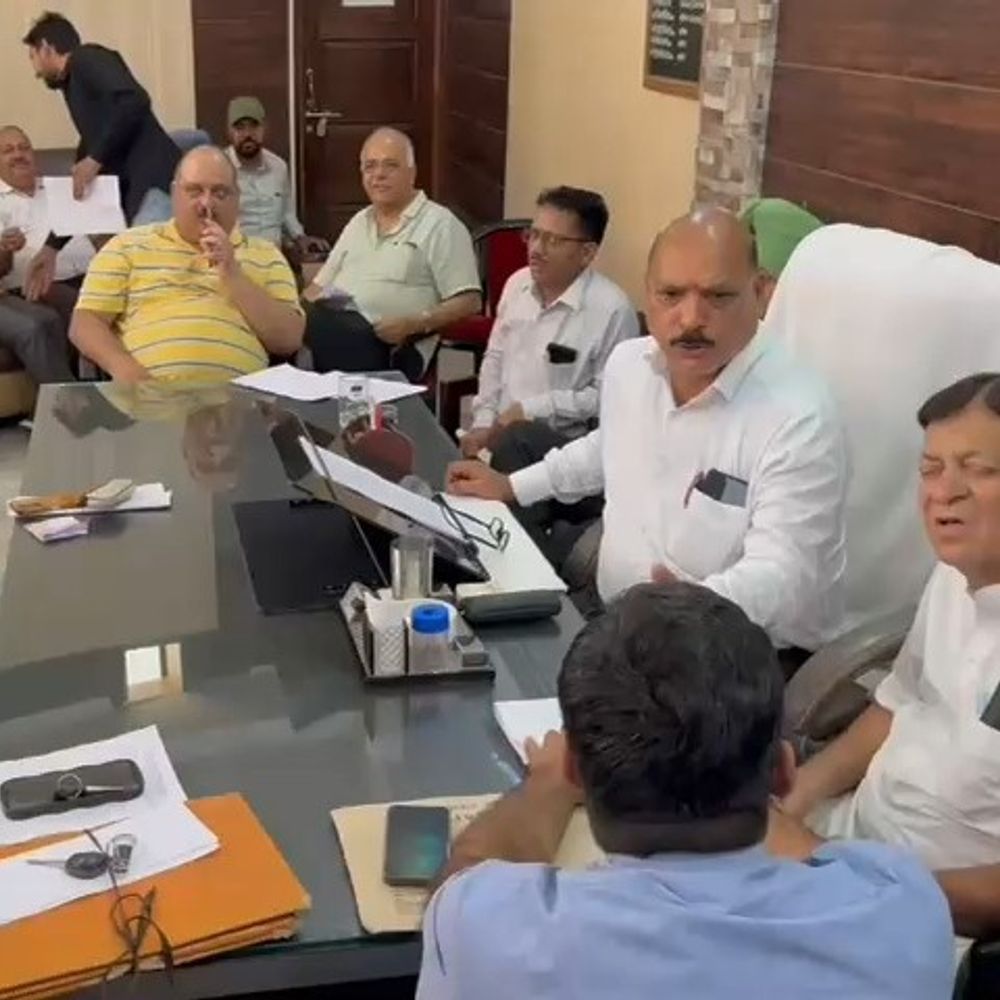 फाजिल्का नगर कौंसिल में पार्षदों का हंगामा:विकास कार्यों पर दी 15 दिन की मोहलत, दोबारा संघर्ष करने की चेतावनी