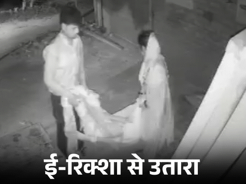 अयोध्या में बुजुर्ग महिला को घरवालों ने सड़क पर फेंका...VIDEO:रात 2 बजे ई-रिक्शा से लाए, सड़क पर लिटाया, चादर ओढ़ाई...मौत