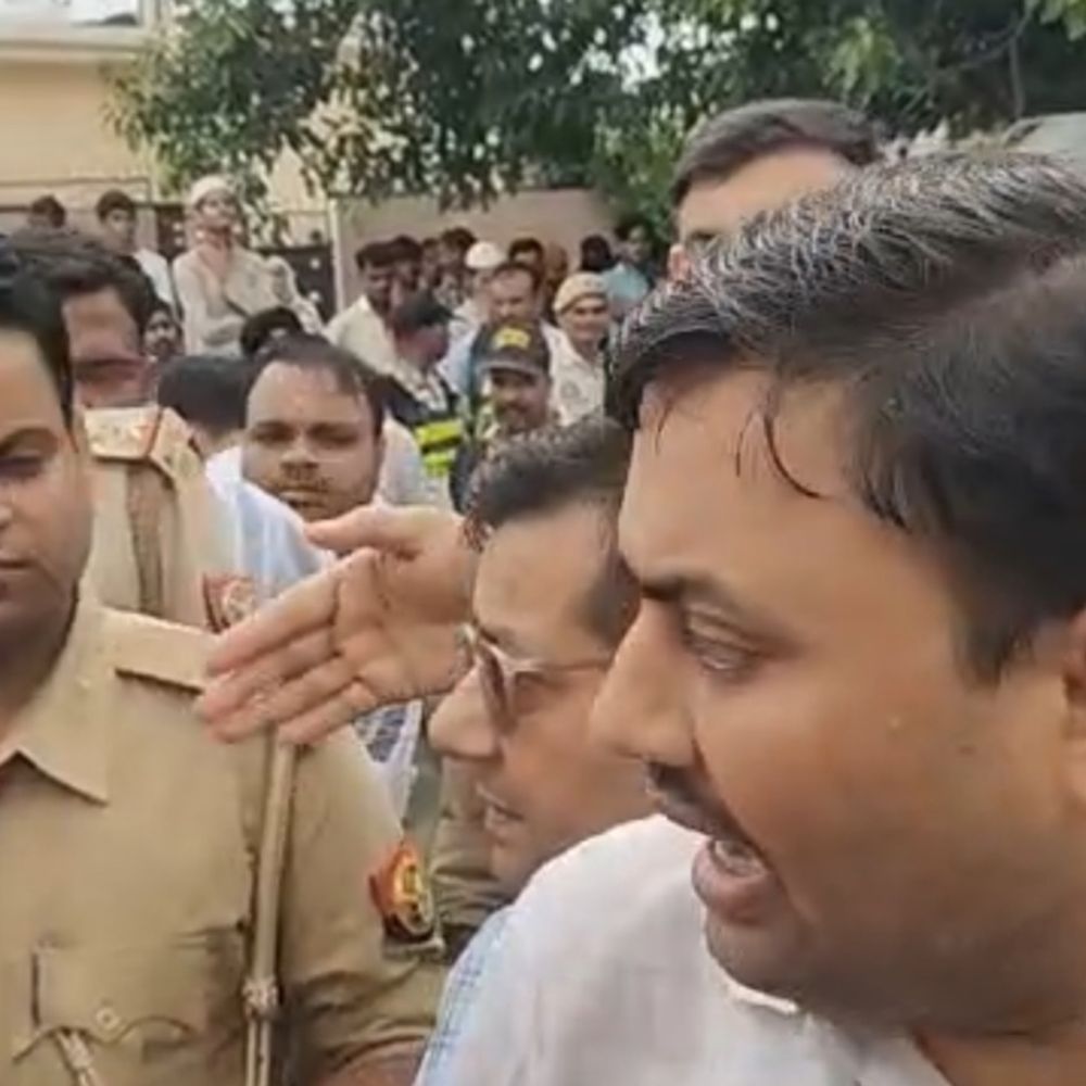 लखनऊ में LDA का गांव वालों ने किया विरोध:अफसरों से हुई नोंकझोंक, बिना निर्माण किए लौटी