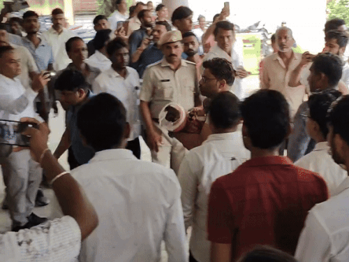 4 साल से जर्जर थी बिल्डिंग, किसी ने नहीं सुना:गांववालों से मांगे थे रुपए; अब 7 मौत, लेकिन जिम्मेदारी अब तक तय नहीं