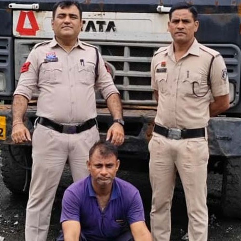 दूसरे ट्रेलर नंबर से अपना वाहन चला रहा था आरोपी:रायगढ़ में दुर्घटना से बचने कर रहा था धोखाधड़ी, शिकायत के बाद आरोपी गिरफ्तार