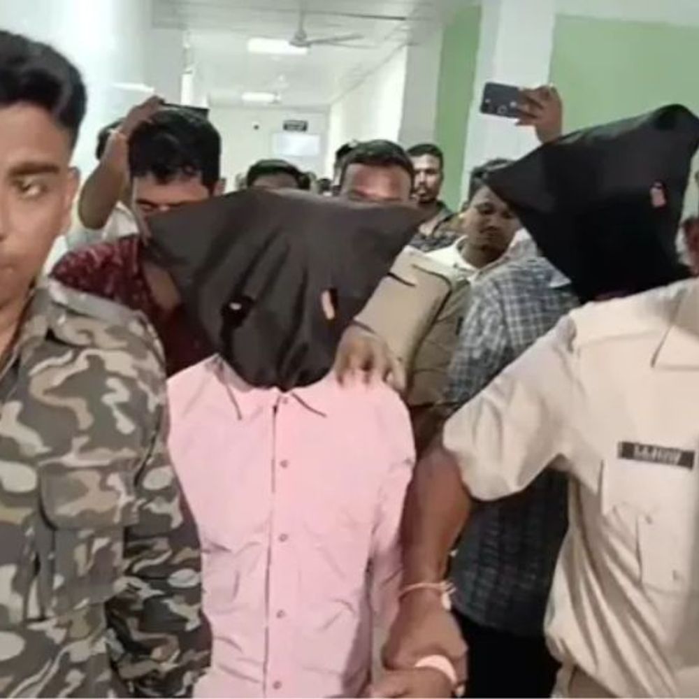 ओडिशा में दो भाइयों ने नाबालिग से गैंगरेप किया:जिंदा दफनाने की कोशिश की, 5 महीने की प्रेग्नेंट थी; आरोपियों की उम्र 60-55 साल